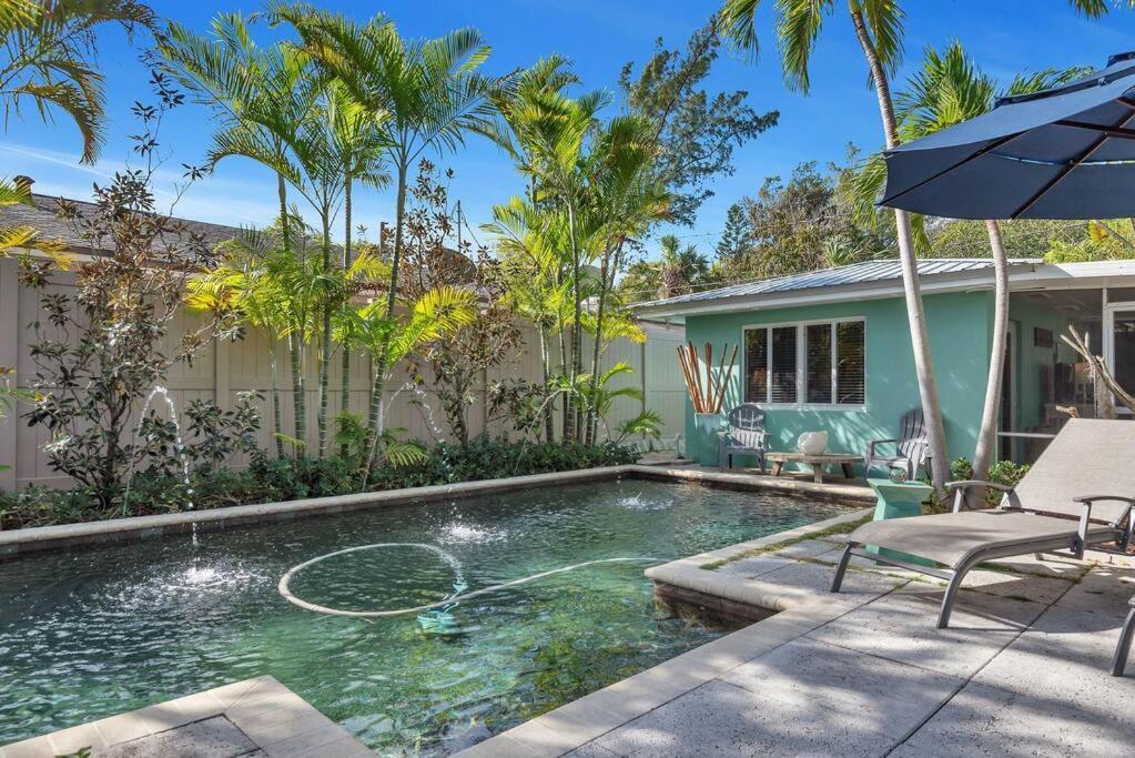 Art Deco Apt W Pool One Mile To Beach Pets Welcome Лейк-Уорт Экстерьер фото